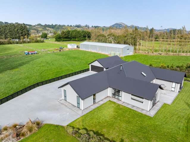 Versatile Taieri lifestyle - 9+ garaging!