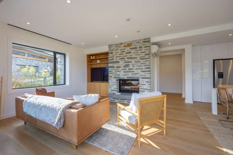 Apt 45 Marina Terrace Apartments, 69 Lakeside Road Wanaka_2