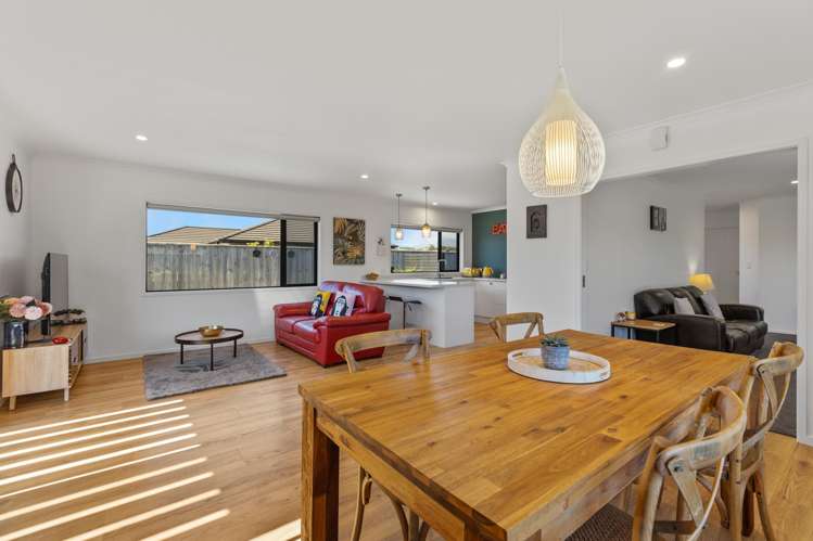 32 Honeyfield Drive Whalers Gate_6