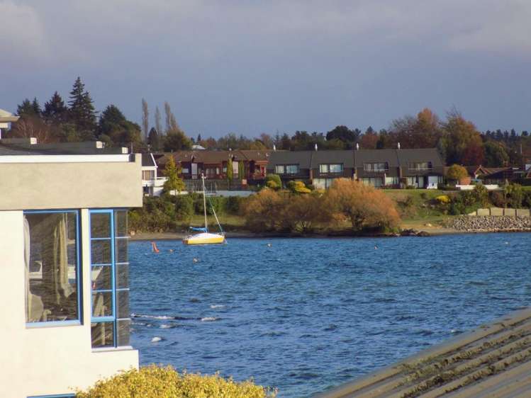 11/225 Lake Terrace Waipahihi_11