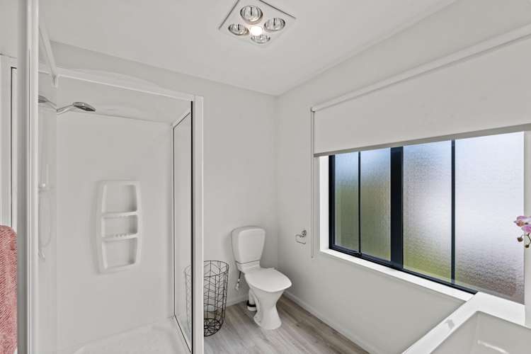 61 Travis Country Drive Burwood_18