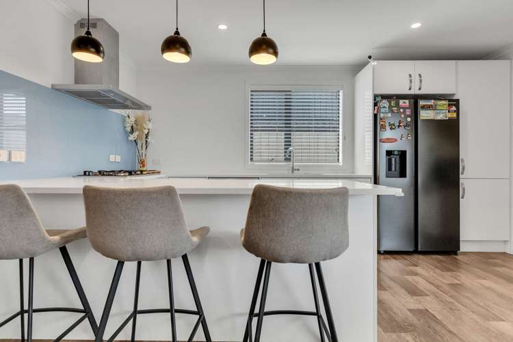 2/62 Cabourne Drive Glenview_6