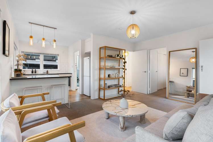 1/42 Girrahween Drive Totara Vale_1