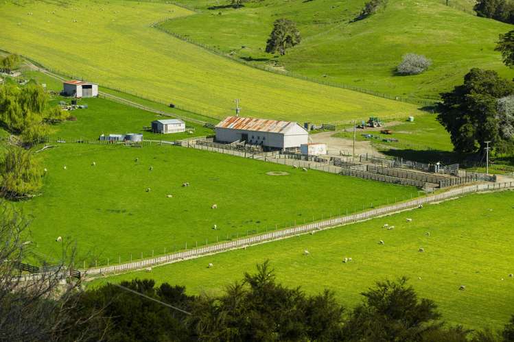327 and 327a Taurau Valley Road Muriwai_19