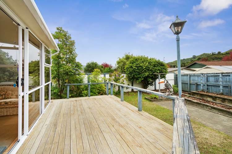 12 Helvetia Grove Naenae_19