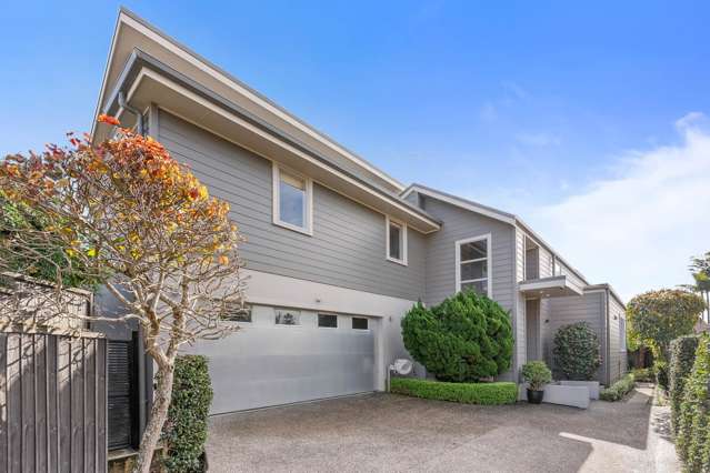 Immaculate Living Close to Beach
