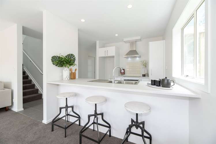 1/14 Fields Parade Oteha_2