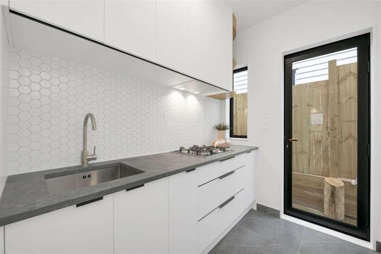 24 Dungloe Avenue Flat Bush_16