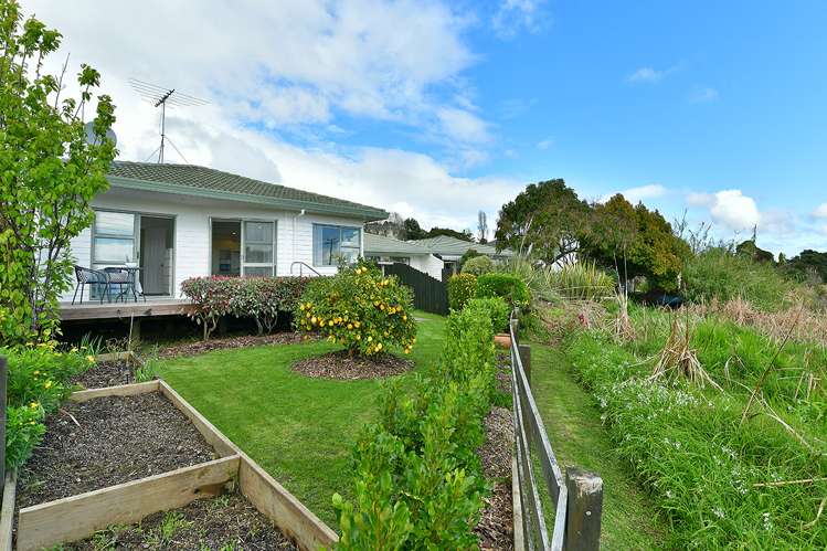 1/12 Miro Street Helensville_4