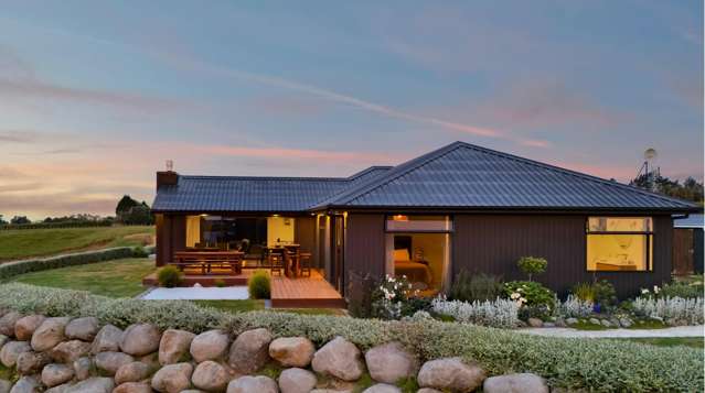 Impressive lifestyle package with stunning vista