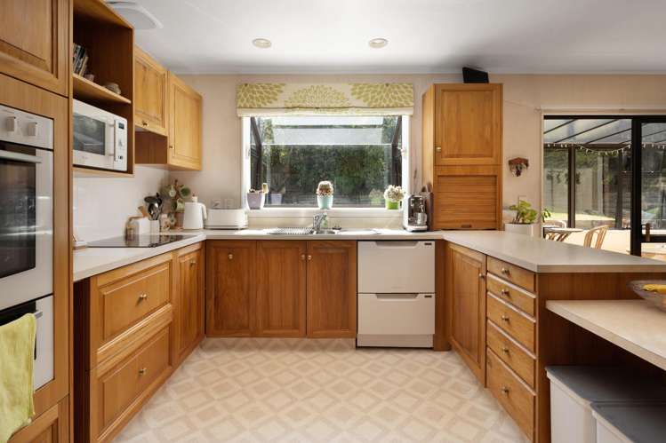 30 Thatcher Crescent Crofton Downs_8