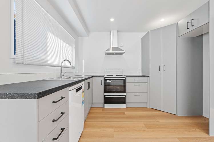 Units 1 and 2/10A Awanui Street_5