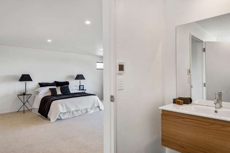 7 Saint Remy Lane Redcliffs_13