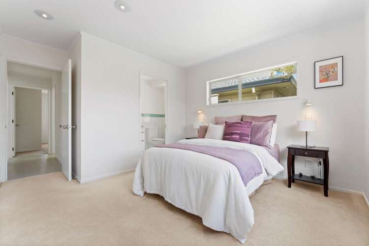 2/67 Unsworth Drive Unsworth Heights_16