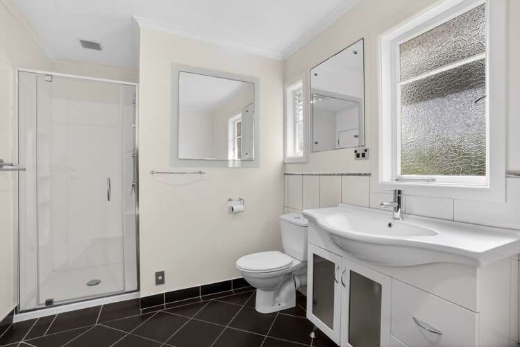20 & 20A Brian Crescent Stanmore Bay_10
