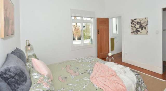 8 Seaview Road 11640_4