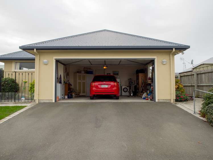 155 Pages Road Marchwiel_25