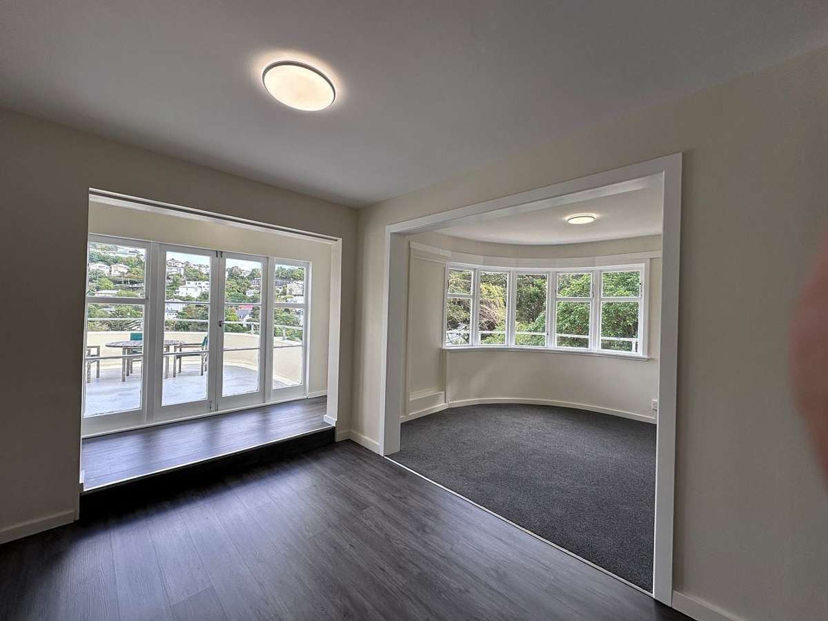 Bright renovated flat with huge balcony 3