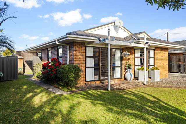 Brick & Tile Gem in Golden Circle