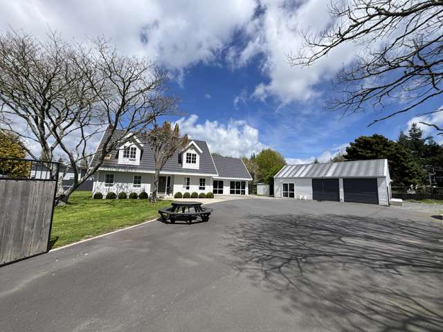 EXECUTIVE & ELEGANT-FAMILY OASIS