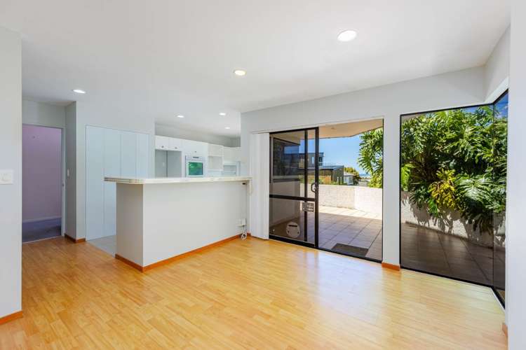 1/7 & 2/7 Calypso Place Rothesay Bay_18