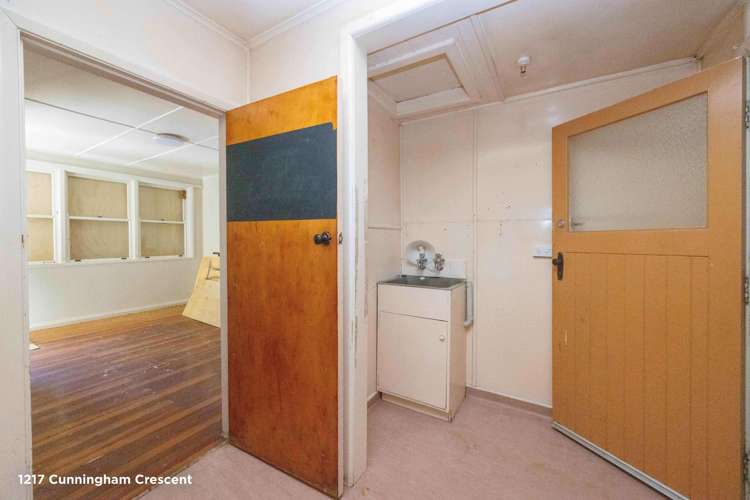 1213–1225 Cunningham Crescent Mayfair_28