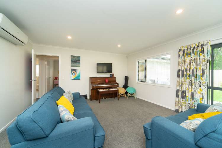 32 Wescombe Grove Feilding_18