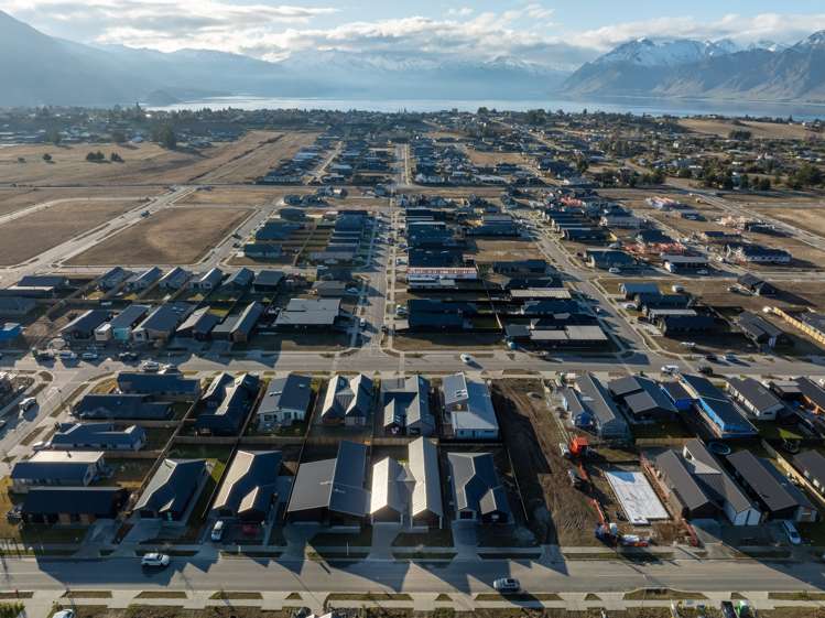 118 Burdon Loop Lake Hawea_31