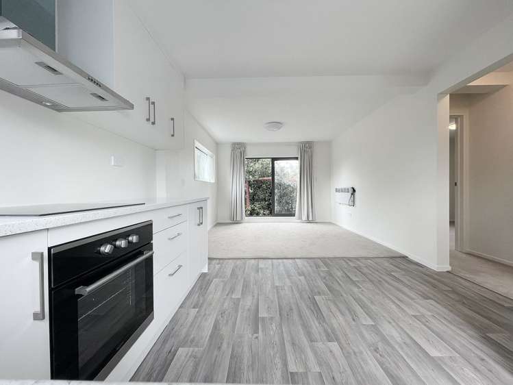 2/338 Royal Road Massey_5