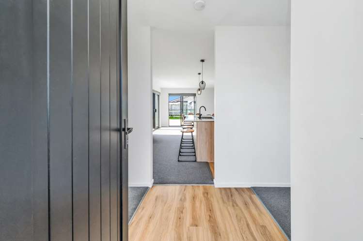 197 Faringdon Boulevard Rolleston_19