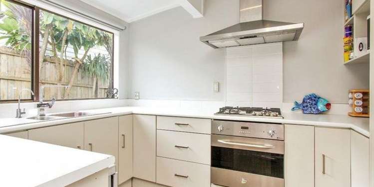 1/16 Sylvan Crescent Te Atatu South_5