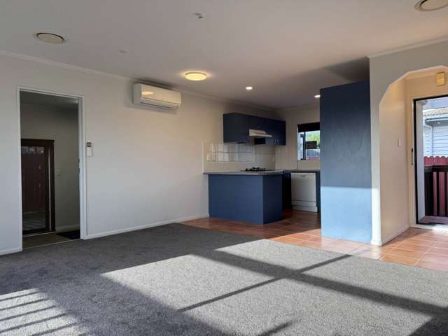 8 Cambridge Terrace, Papatoetoe