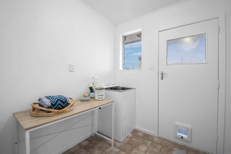 15 Denniston Crescent Redwood_12