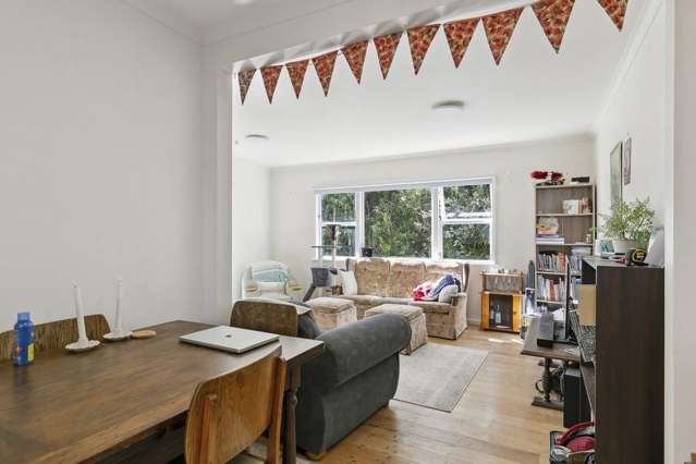 8B Cross Street Karori_1