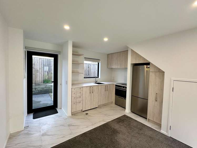 8/170 Don Buck Road Massey_1