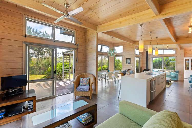 32 Reay Mackay Grove Waikawa Beach_5