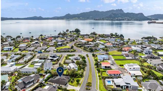 6 Stace Hopper Drive One Tree Point_1