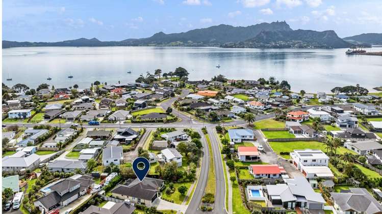 6 Stace Hopper Drive One Tree Point_1