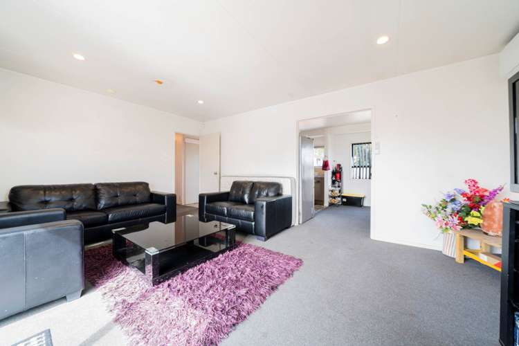 2/18 Frobisher Way Clendon Park_3