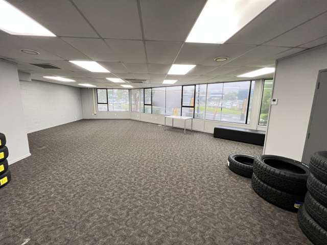 2/3 William Pickering Drive Albany_1