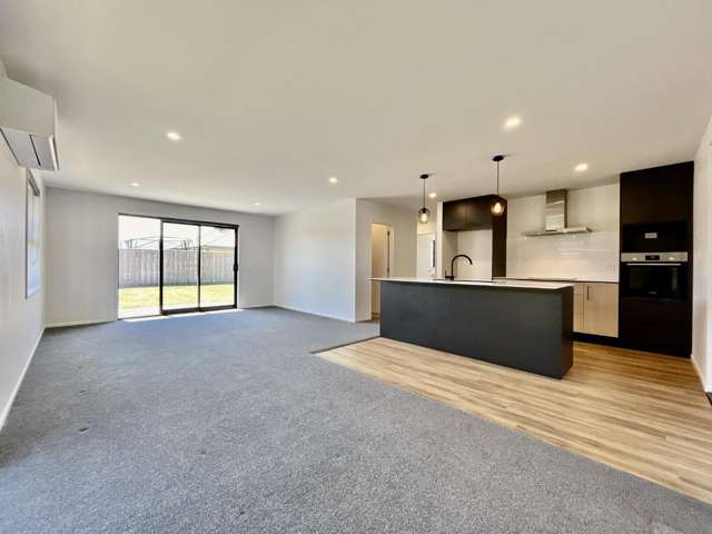 14 Eileen Way 11103_4