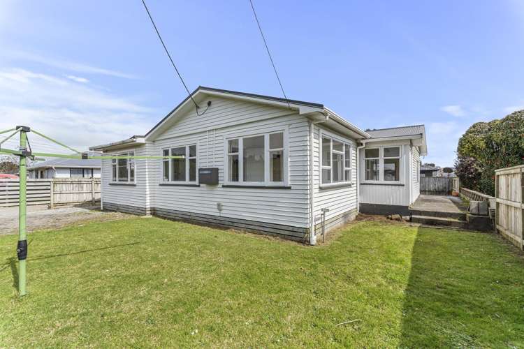 44 Egmont Road Waiwhakaiho_19