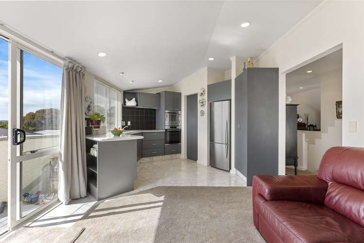 2/15 Bradbury Road Botany Downs_13