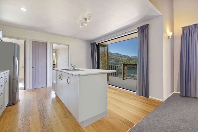 15 Woodbury Rise, Golden Heights, Queenstown_11