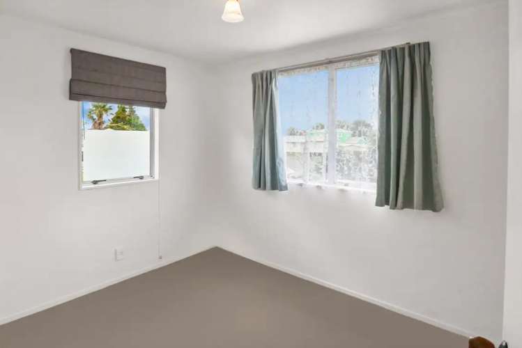 2/4 Ebenezer Way Clendon Park_6