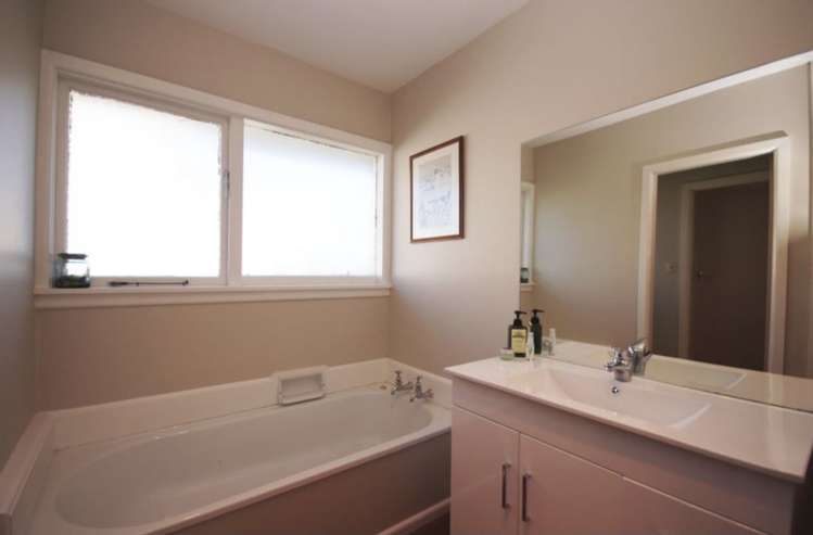 32 Skerten Avenue Hornby_12