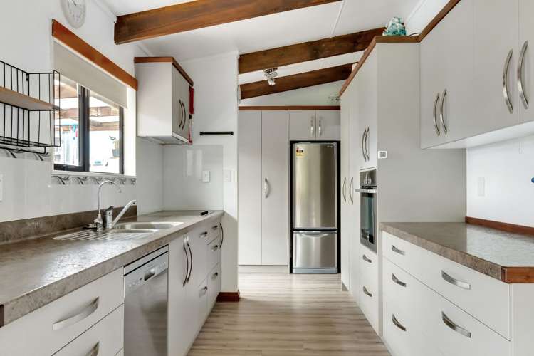 15 Henare Place Tihiotonga_6