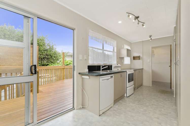 3 Charntay Avenue Clover Park_5