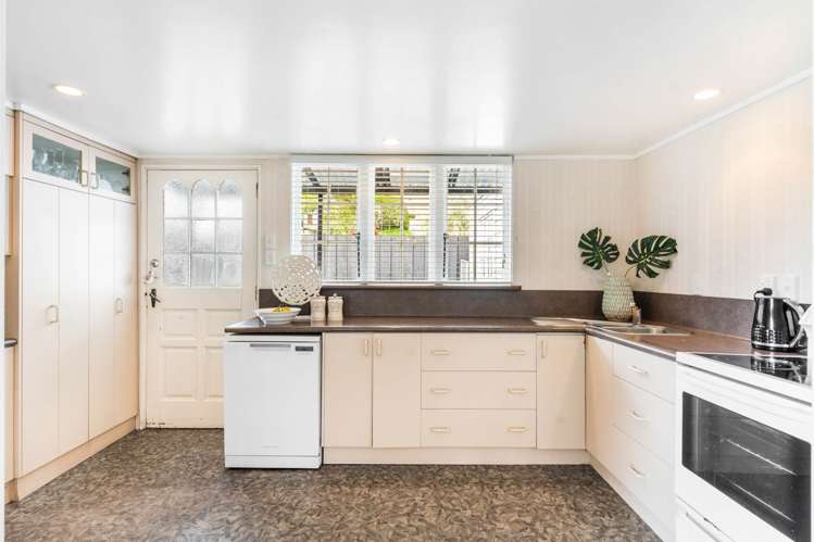 51 Woodward Road Mount Albert_16