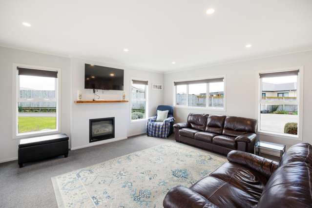 13 Roots Street East Feilding_1